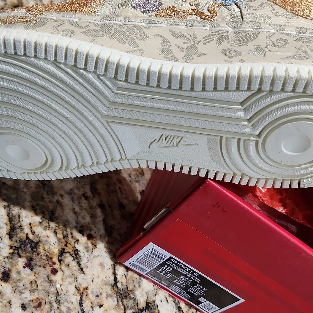 Floral Embroidered Sneakers Nike - Picture 7 of 8